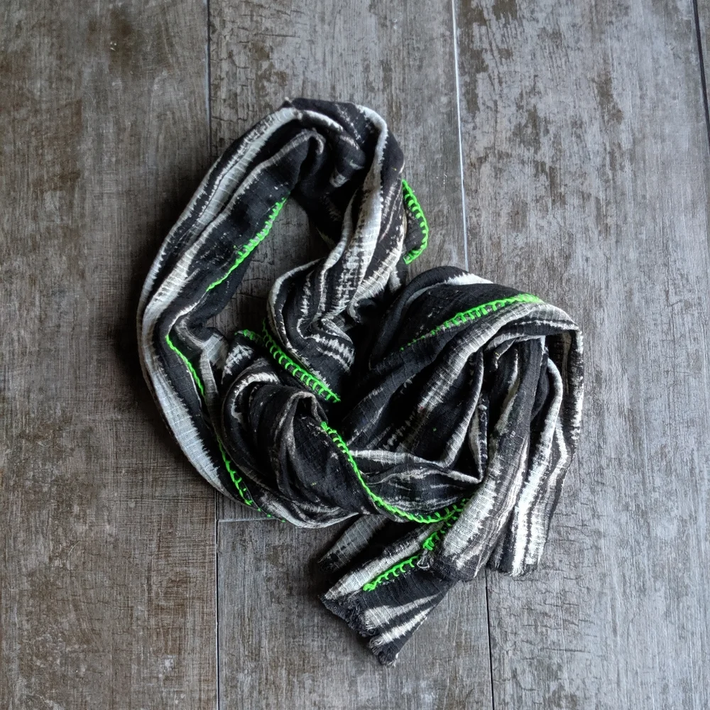 STEVE MADDEN Tie Dye Green Trim Scarf Wrap